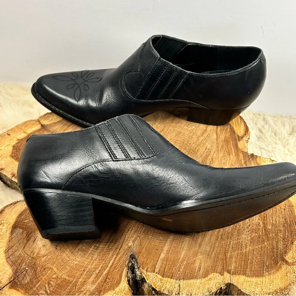 Reba Black Ankle Boots with‎ Pointed Toe and Moderate Heel